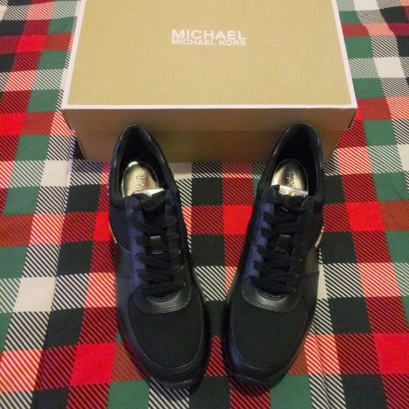 Michael Kors Allie Wrap Trainer - Picture 2 of 12